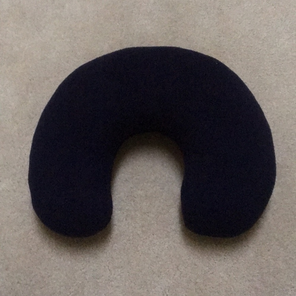 Travel neck pillow
